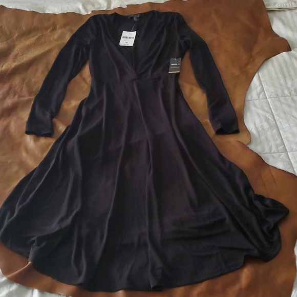 Forever 21 Dresses & Skirts - NWT Forever 21 Long Sleeve V Neck Dress